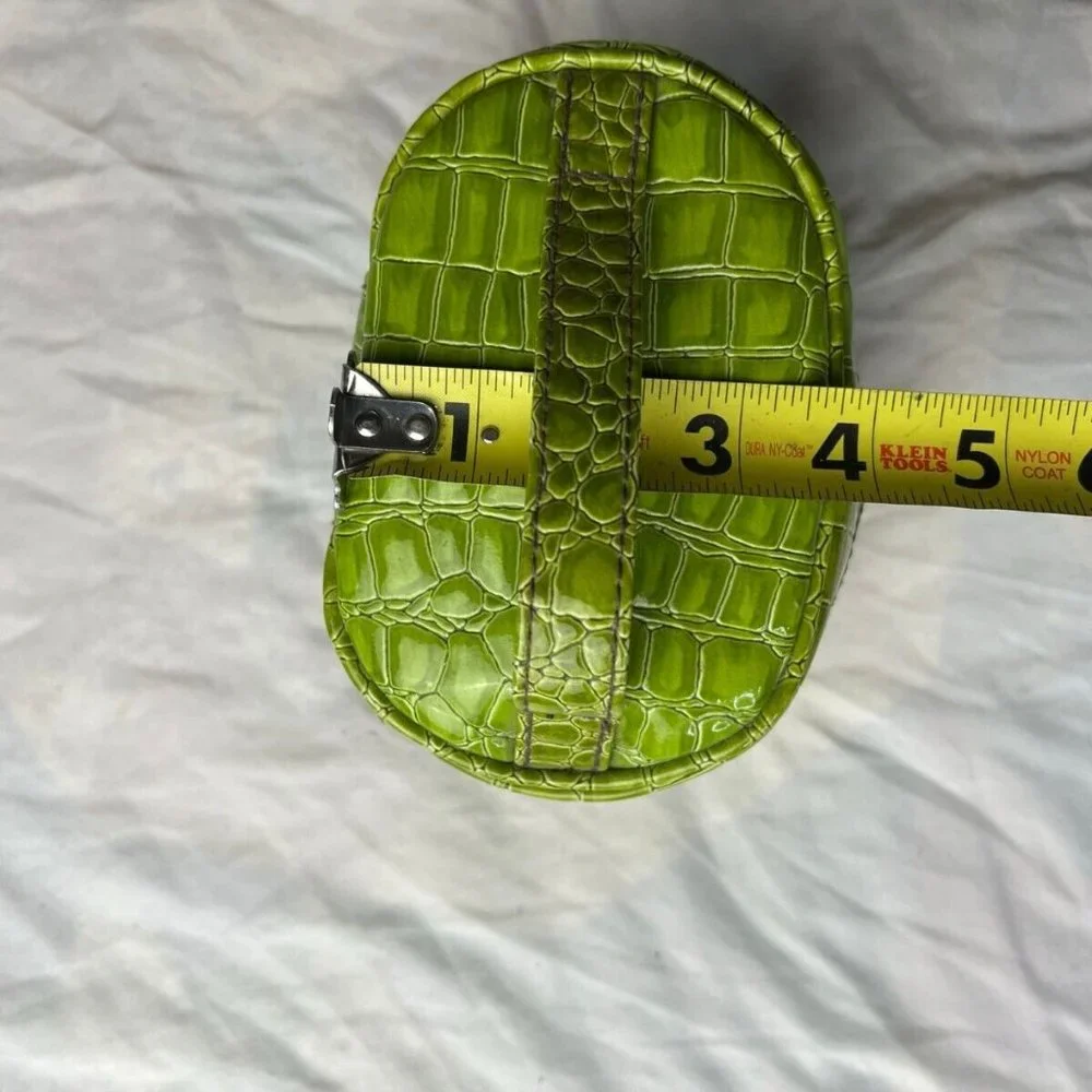 Bath & Body Works zippered closure